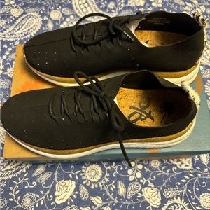 New OTBT Alstead Sneaker Size 8
